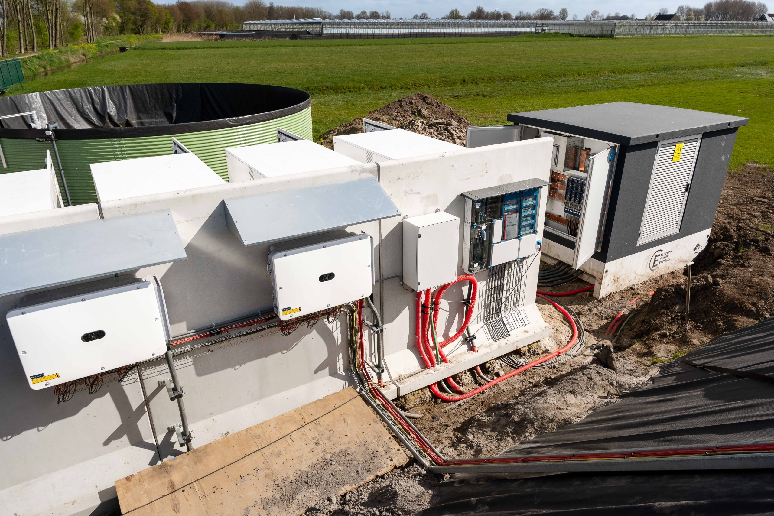 aansluiten 10kV installatie, installateur 10kV, installateur omvormer aansluiten, aansluiten energievoorziening